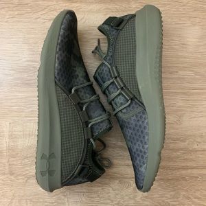 Under Armour Railfit NWOT